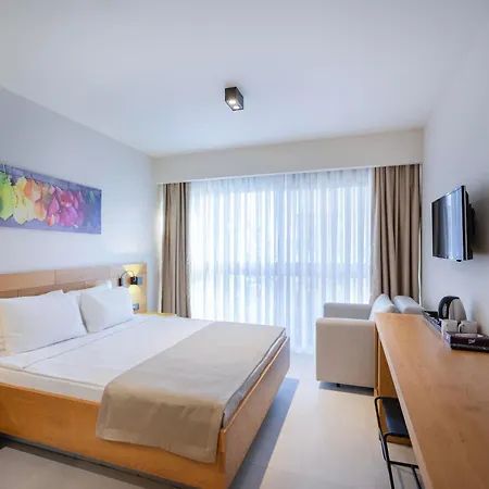 Lei Hotel *